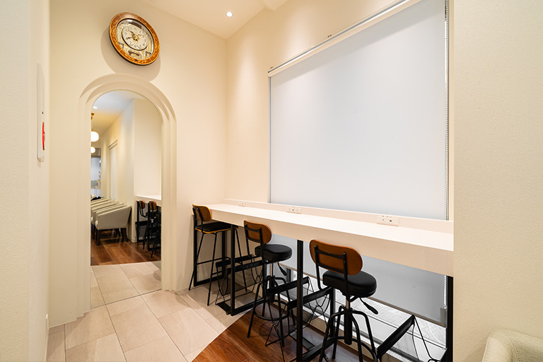 カウンター待合席